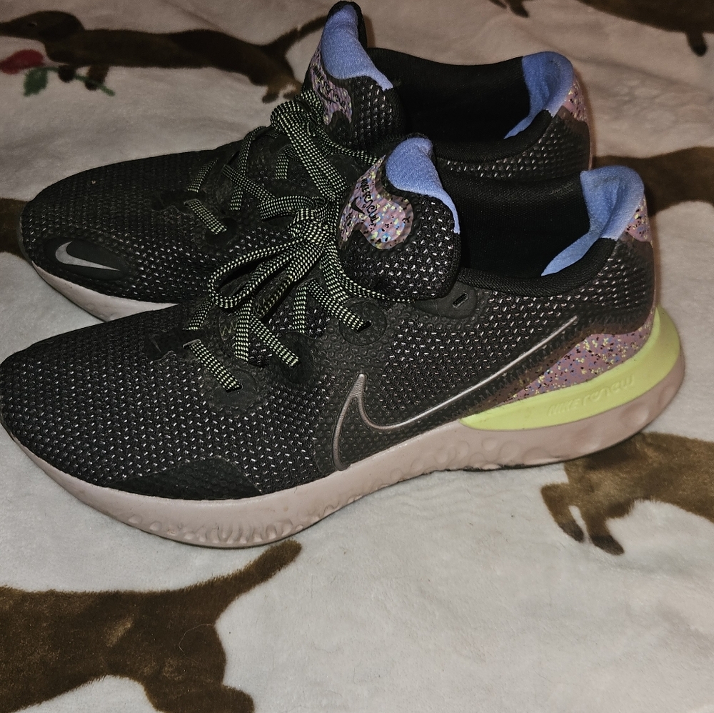 Nike Womens Size 11 Black and Lime Green Running Shoes